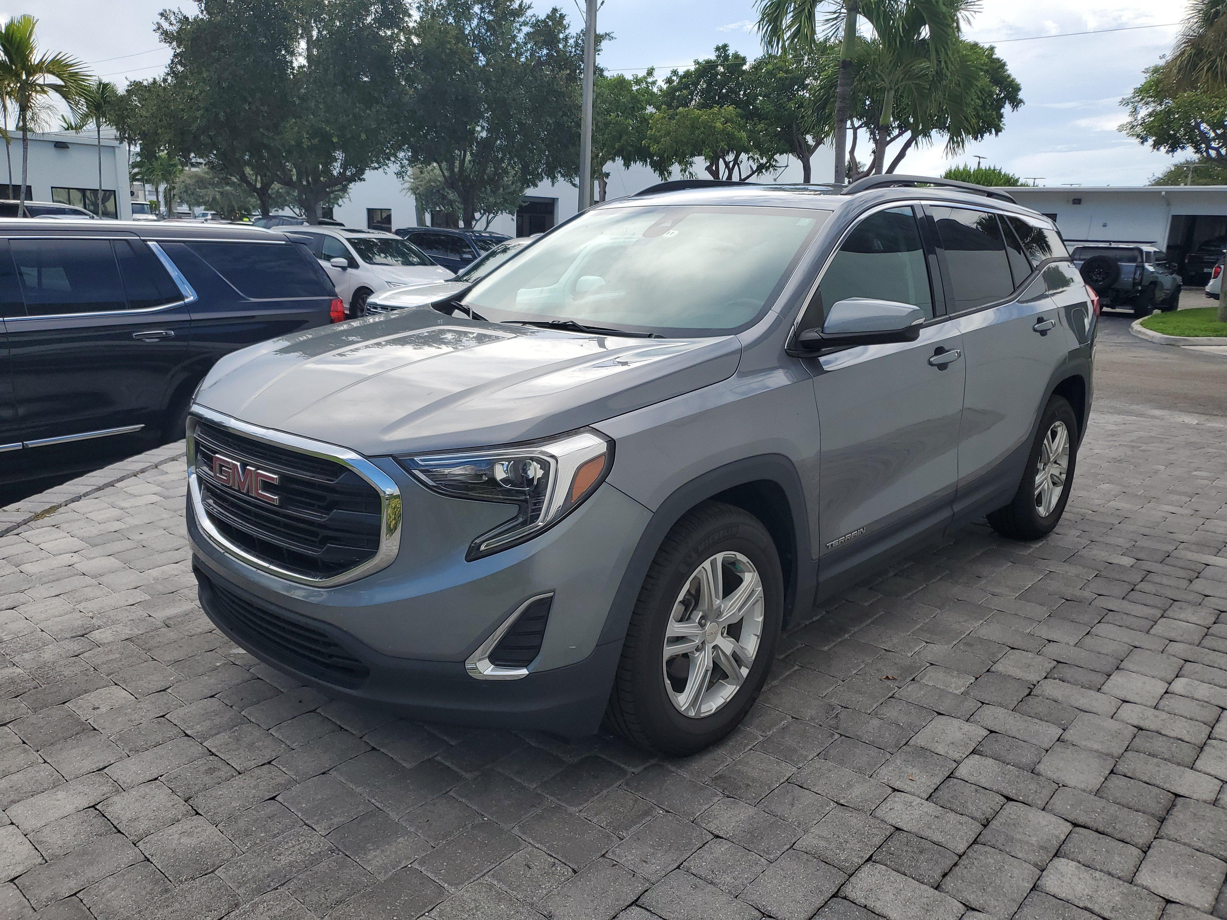 Used 2020 GMC Terrain SLE w/ Driver Convenience Package FWD image 3