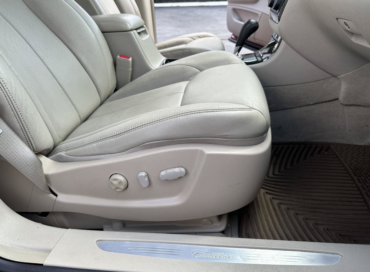 Used 2008 Cadillac DTS FWD image 43