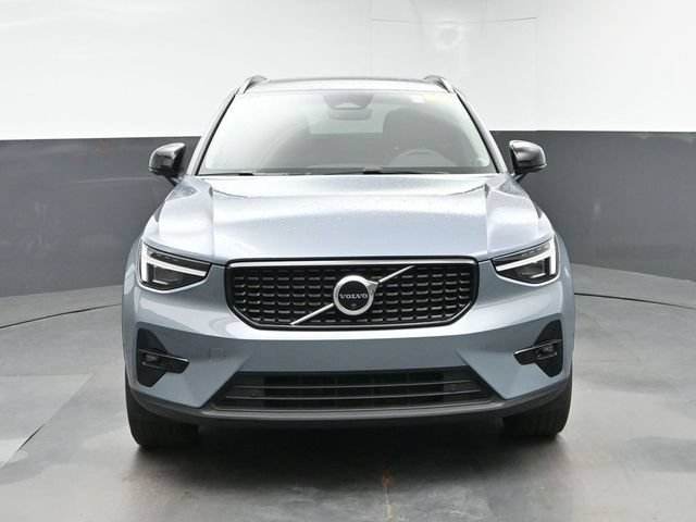 Used 2023 Volvo XC40 B5 Ultimate w/ Protection Package Premier AWD/4WD image 3