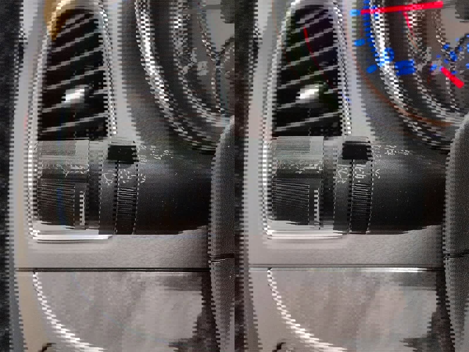 Used 2015 Chrysler Town & Country Touring-L w/ Driver Convenience Group image 27