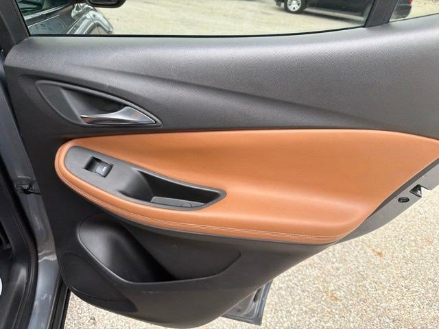 Used 2021 Buick Encore GX Essence w/ Experience Buick Package FWD image 18
