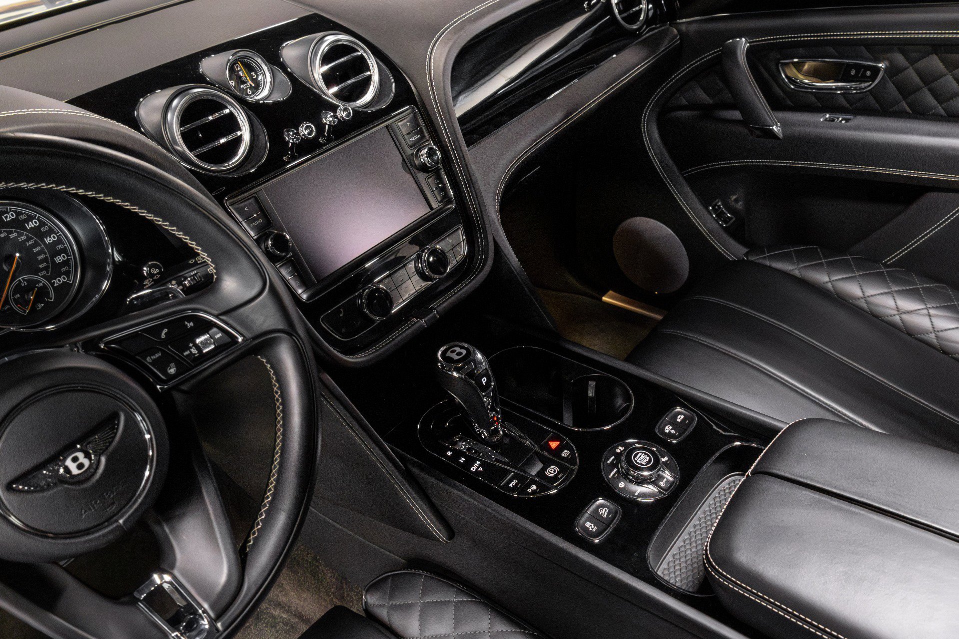 Used 2017 Bentley Bentayga Activity image 10