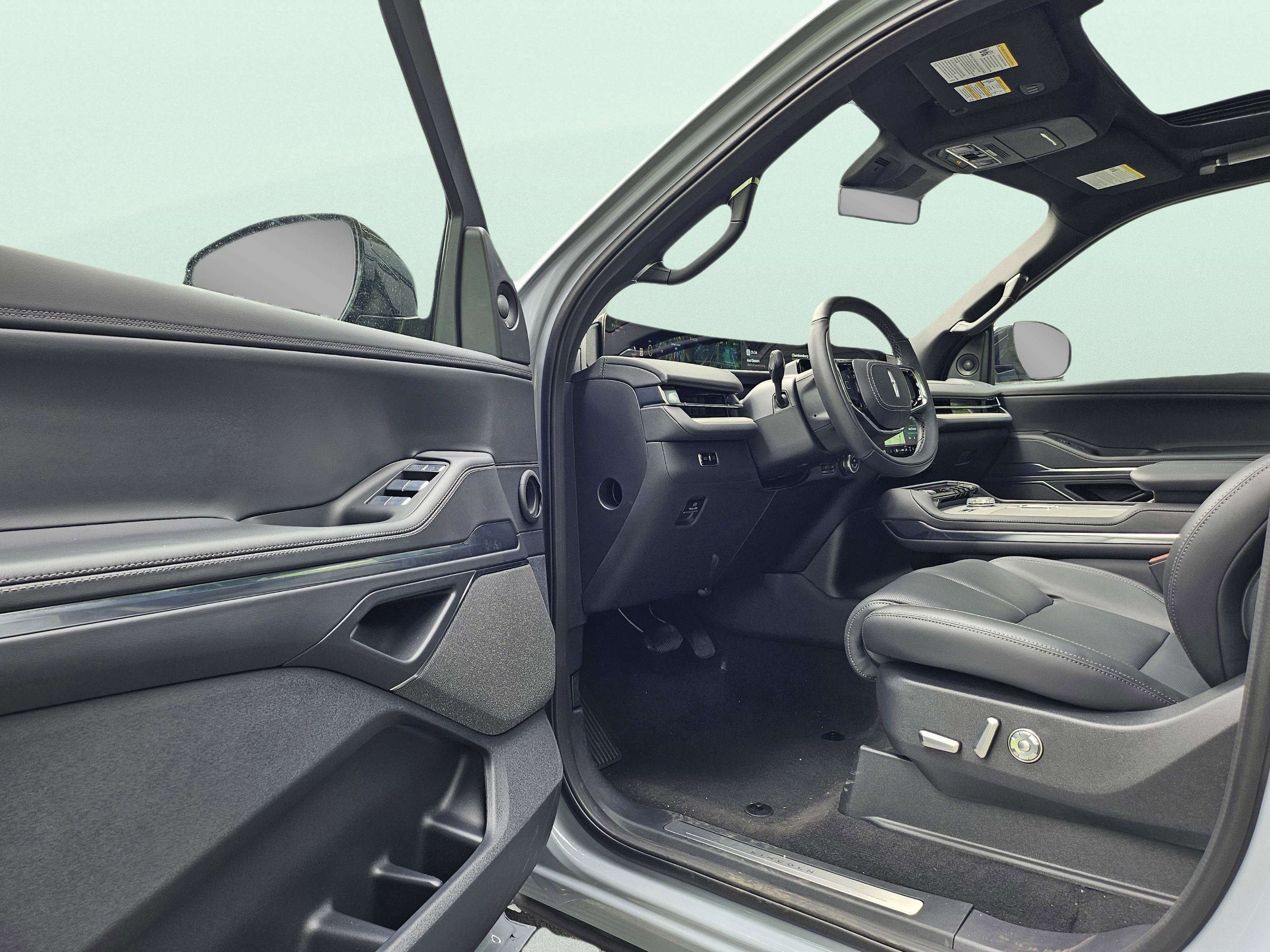 New 2025 Lincoln Navigator L Reserve w/ Jet Appearance Package image 10