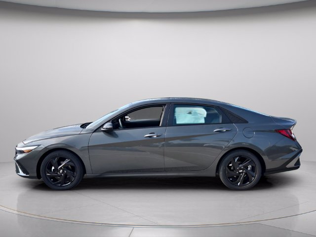 New 2026 Hyundai Elantra SEL Sport FWD image 2