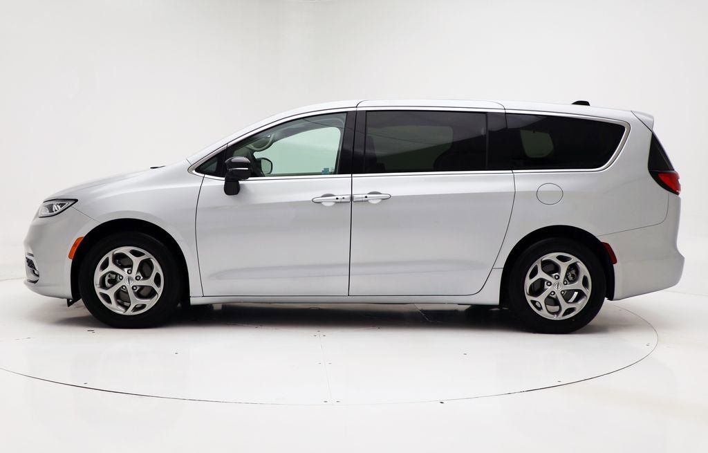 Used 2024 Chrysler Pacifica Limited FWD image 6