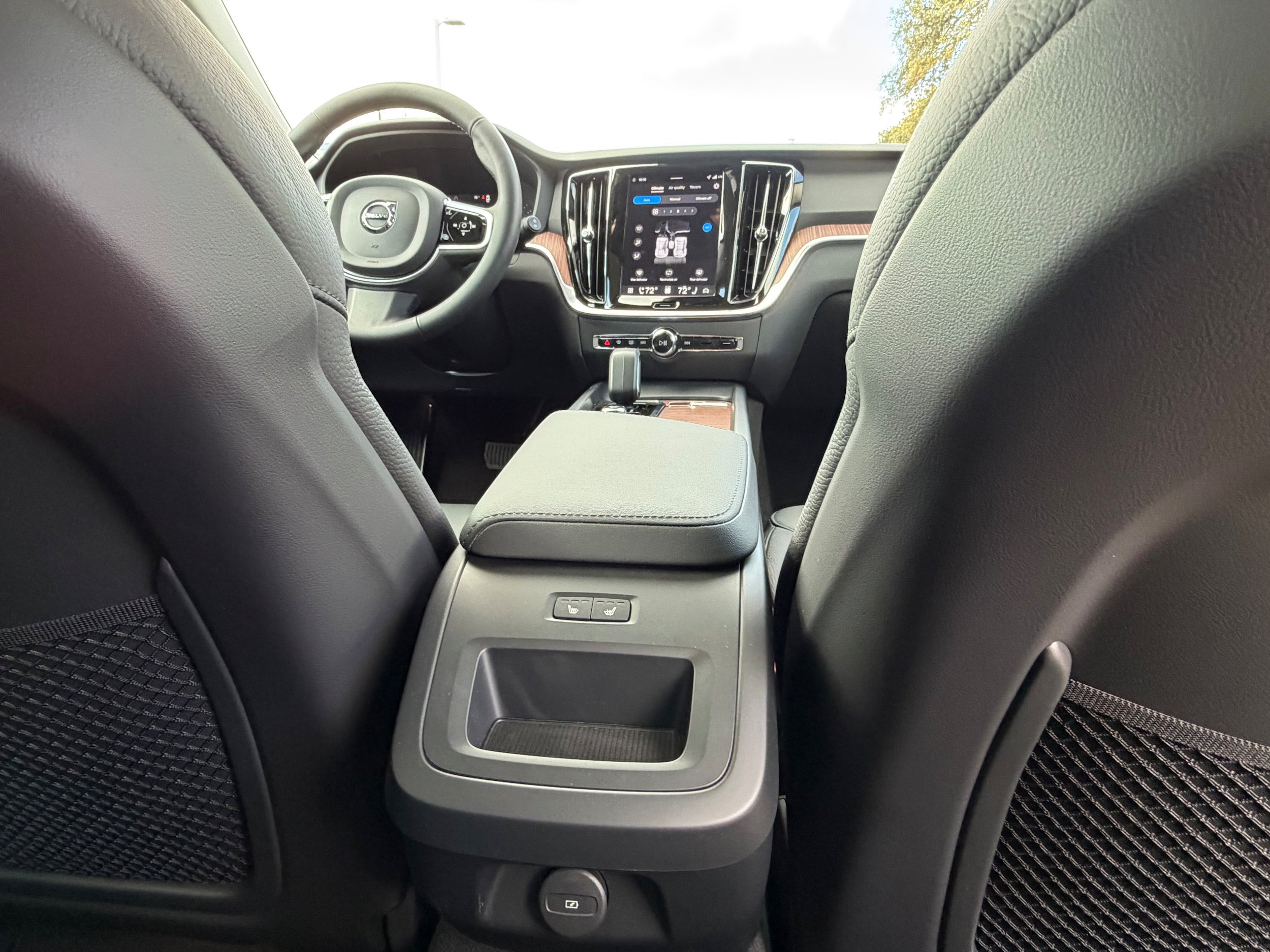 New 2026 Volvo V60 B5 Cross Country Plus w/ Climate Package AWD/4WD image 11