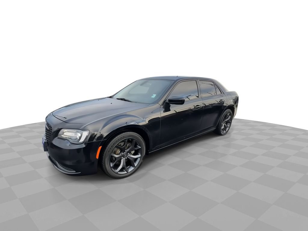Used 2023 Chrysler 300 Touring w/ Sport Appearance Package image 4