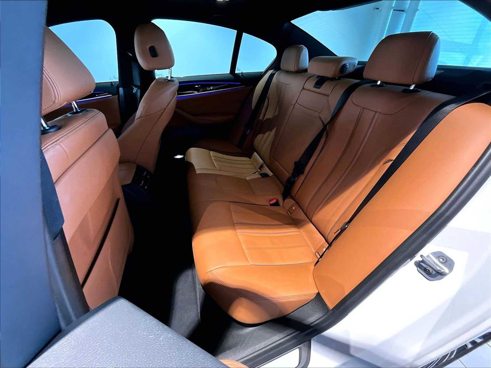 Used 2019 BMW 530e w/ Convenience Package image 30