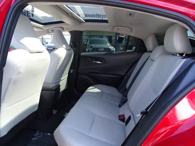 Used 2024 Toyota Prius FWD image 21