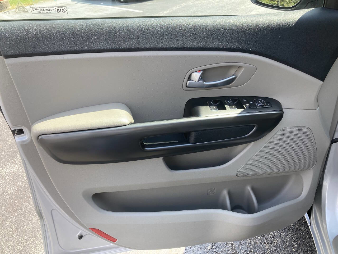 Used 2019 Kia Sedona EX image 11