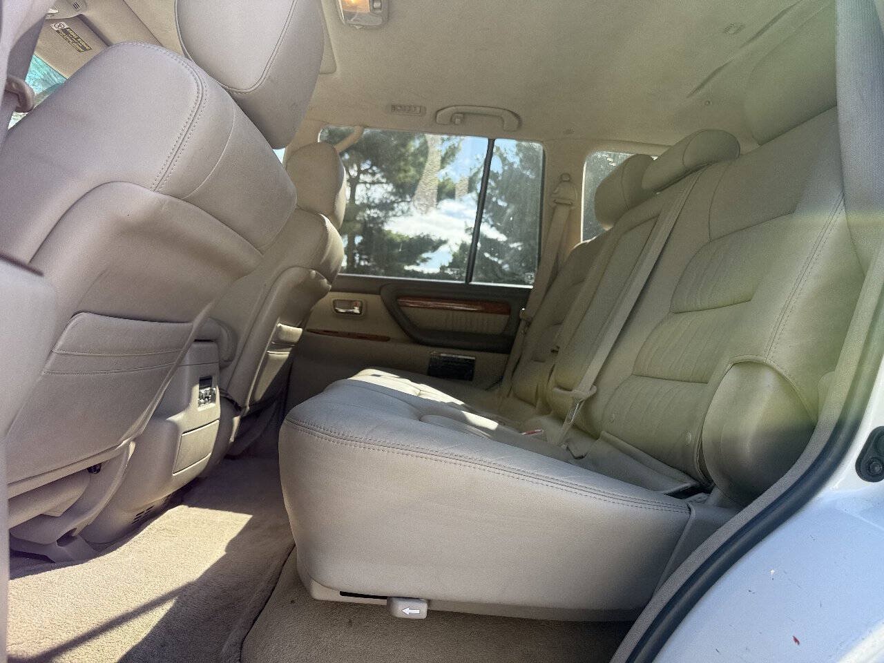 Used 2005 Lexus LX 470 4WD w/ Preferred Accessory Pkg image 21