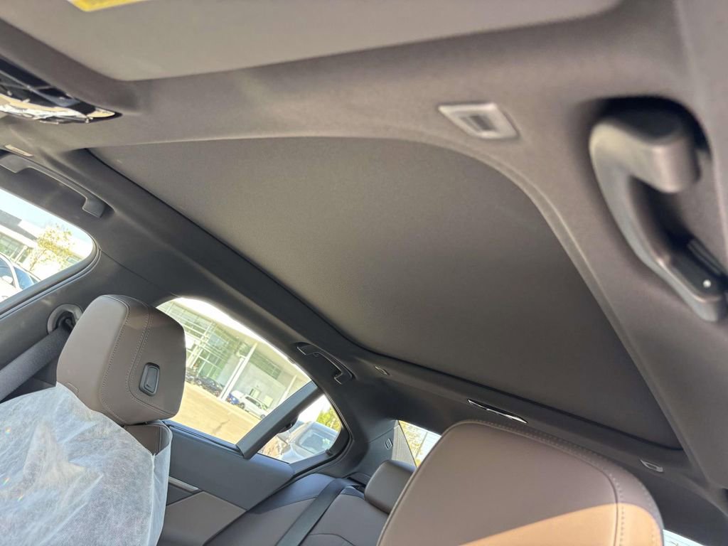New 2026 BMW 550e xDrive w/ Executive Package image 18