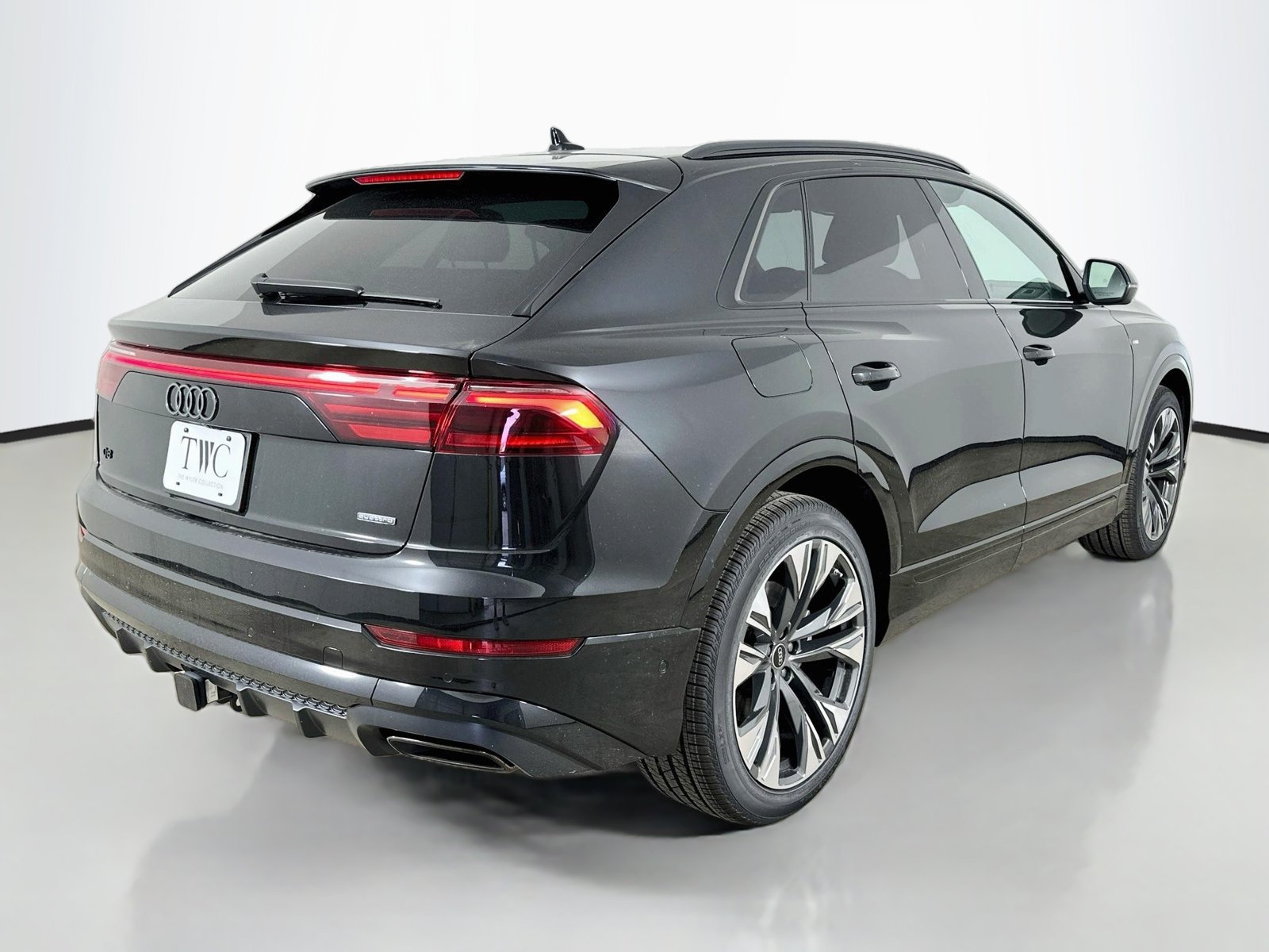 New 2027 Audi Q8 Premium Plus AWD/4WD image 5