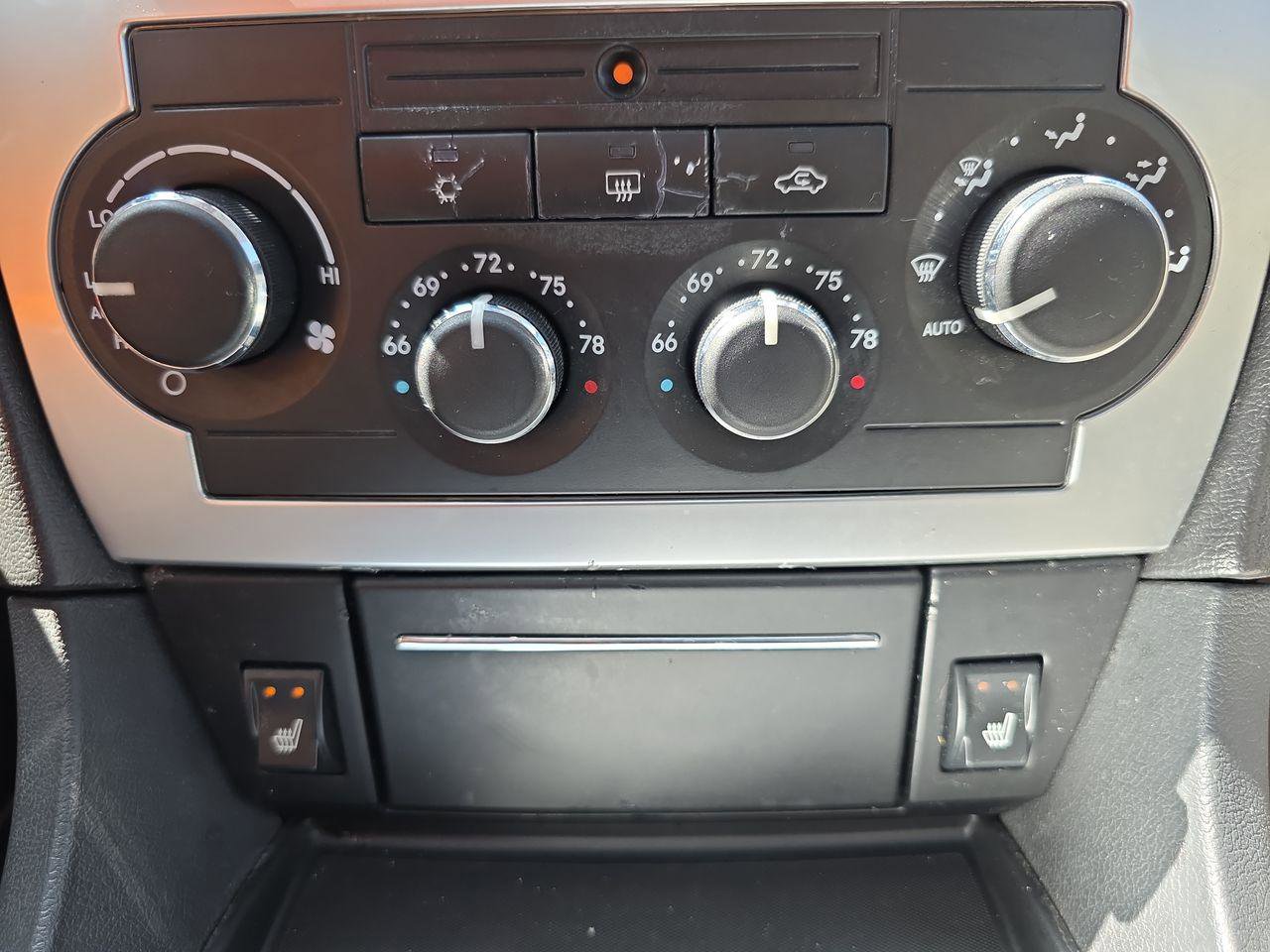 Used 2006 Chrysler 300 C w/ Navigation & Sound Group II image 25