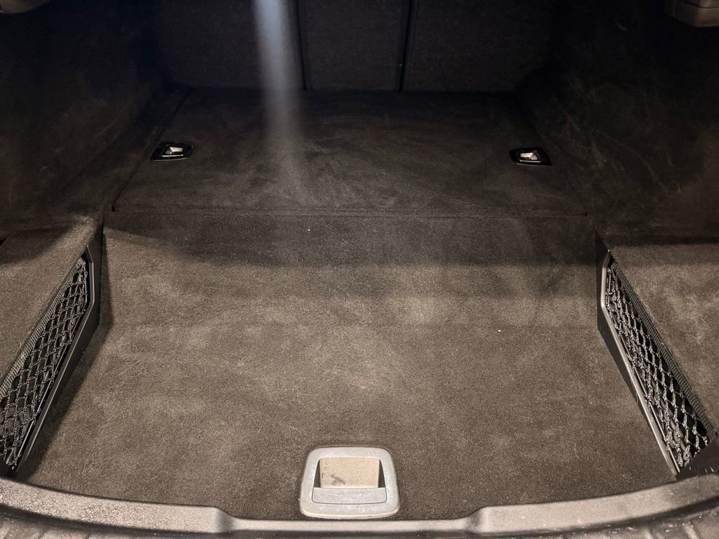 Used 2021 BMW 530e w/ M Sport Package RWD image 10