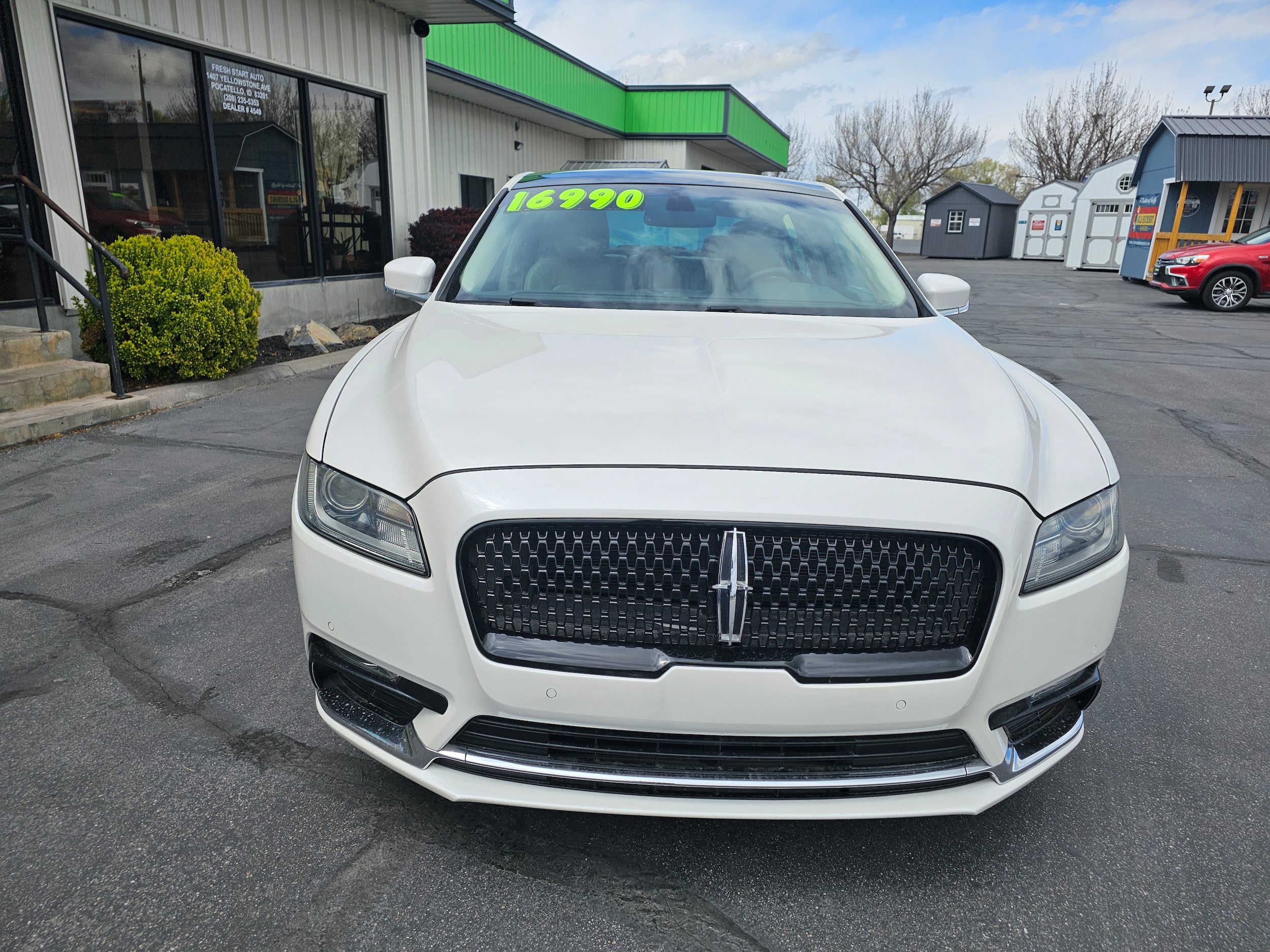 Used 2017 Lincoln Continental Select FWD image 3