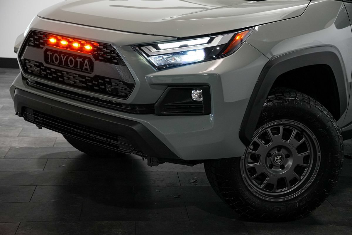 Used 2022 Toyota RAV4 Adventure AWD/4WD image 10