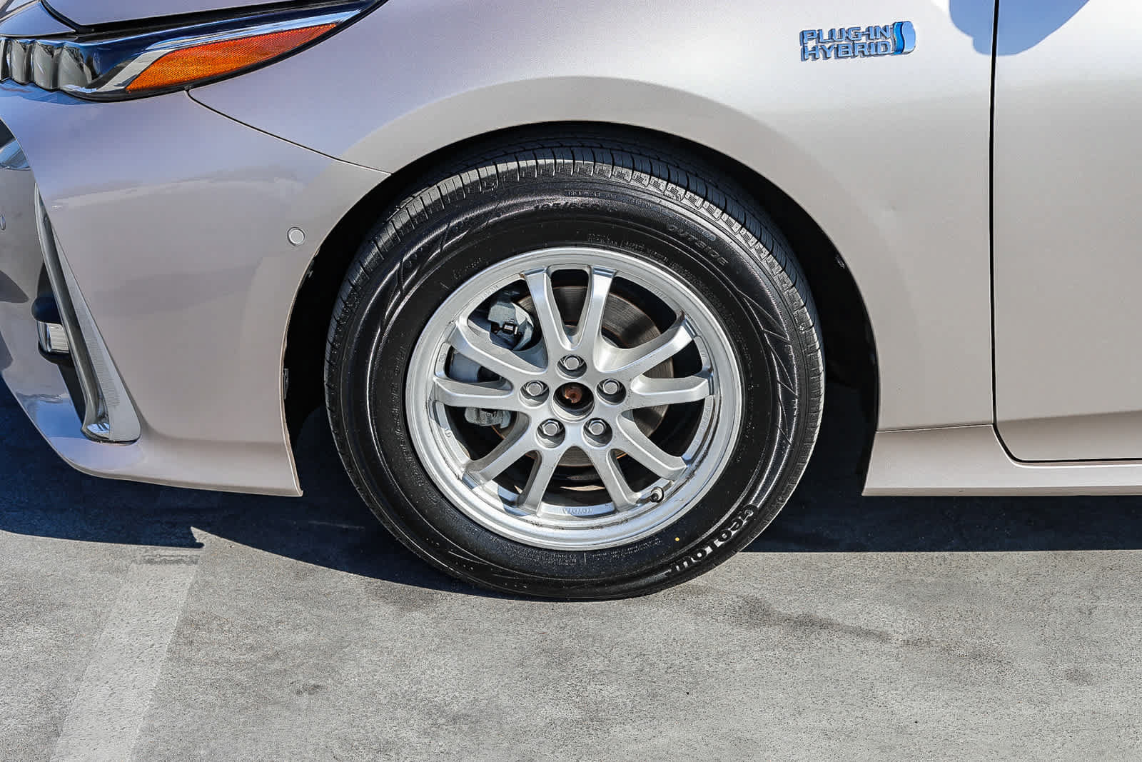 Certified 2017 Toyota Prius Prime Advanced w/ Carpet Mat Package FWD image 10