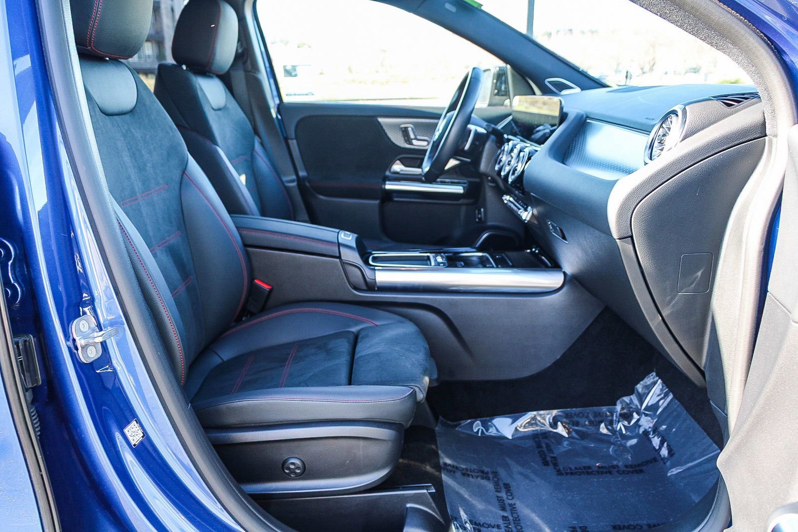 Certified 2025 Mercedes-Benz GLA 250 4MATIC image 17