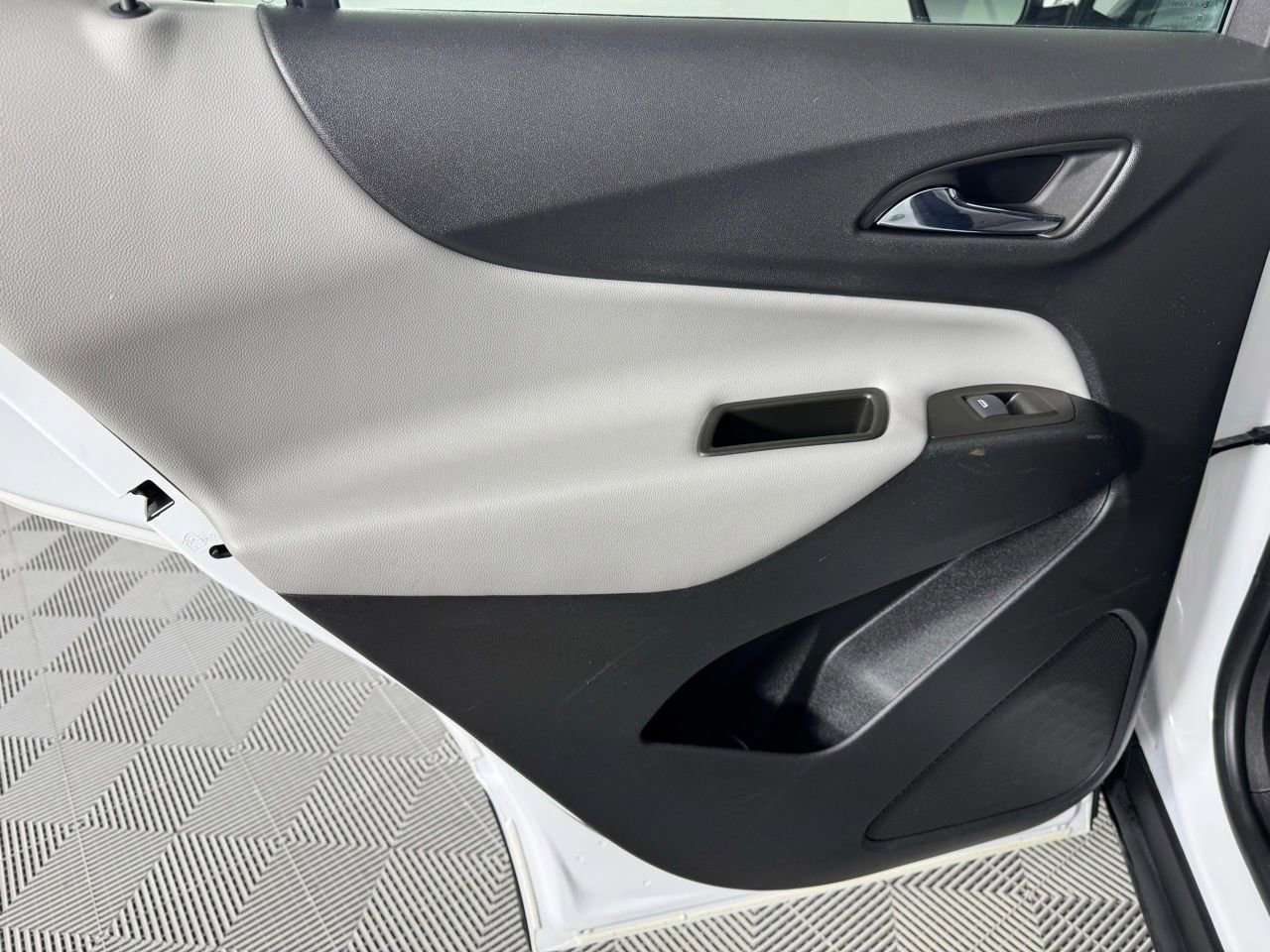 Used 2023 Chevrolet Equinox LT image 23