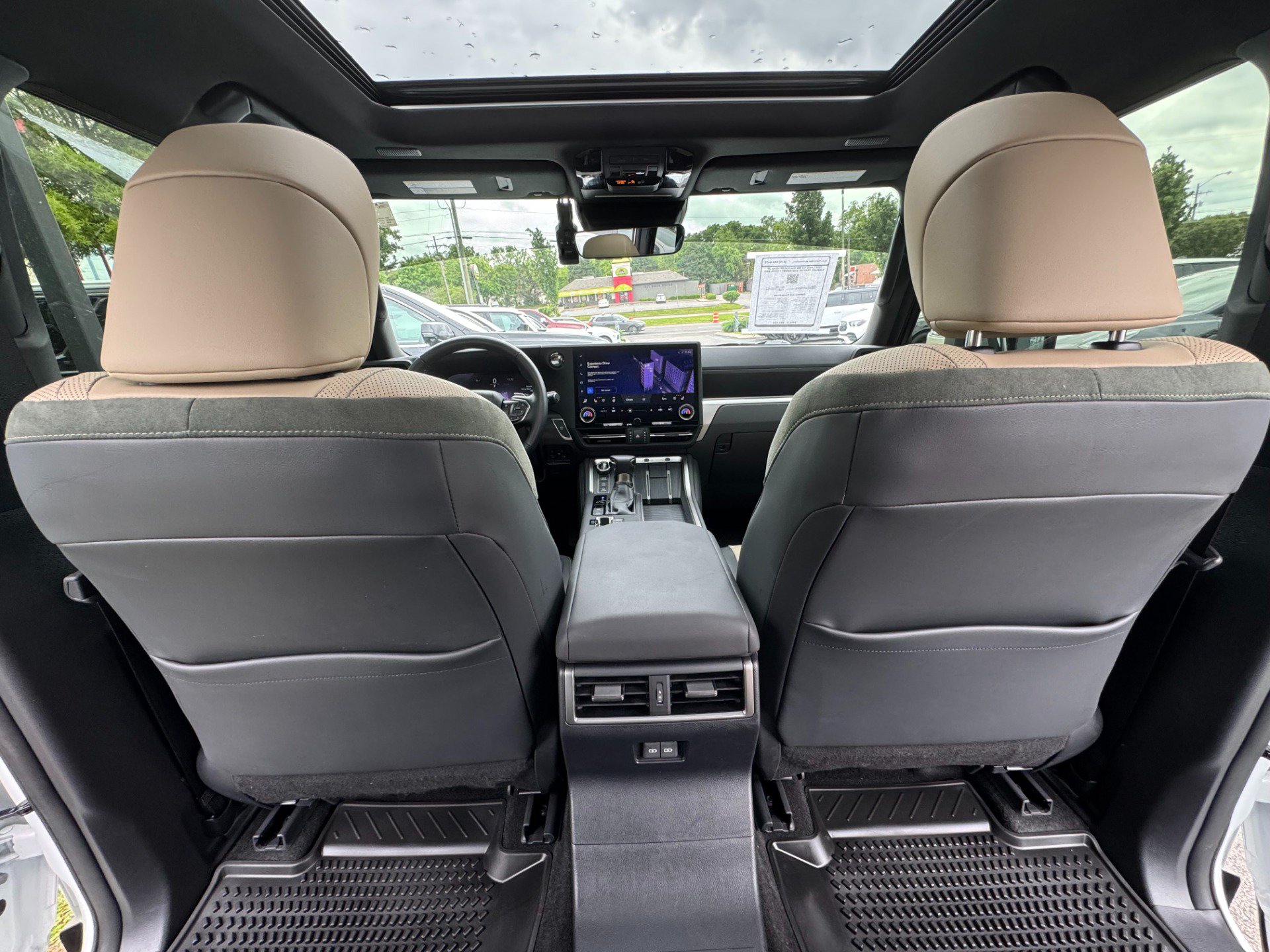 Used 2024 Lexus GX 550 AWD/4WD image 29