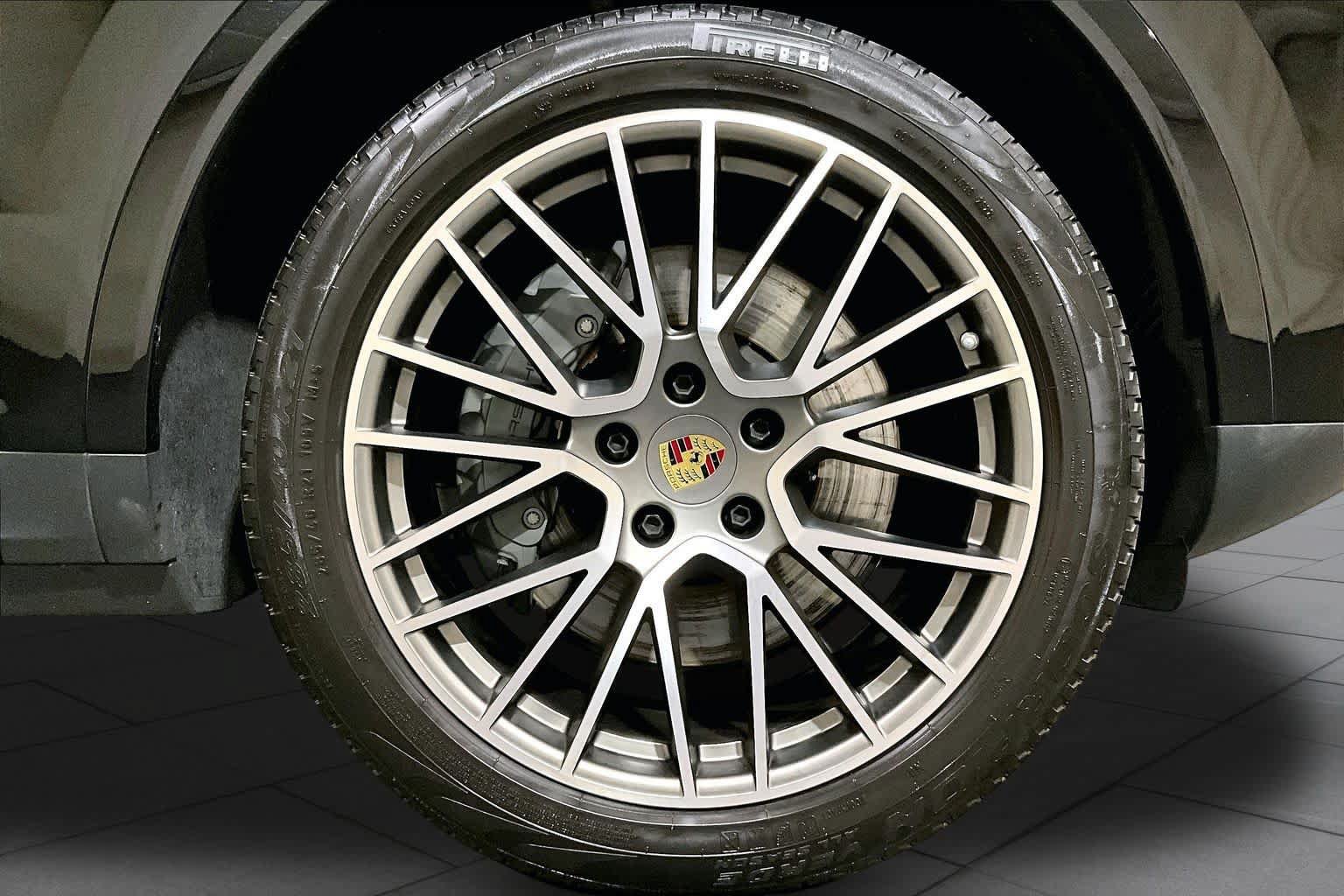 Used 2023 Porsche Cayenne S Platinum AWD/4WD image 10