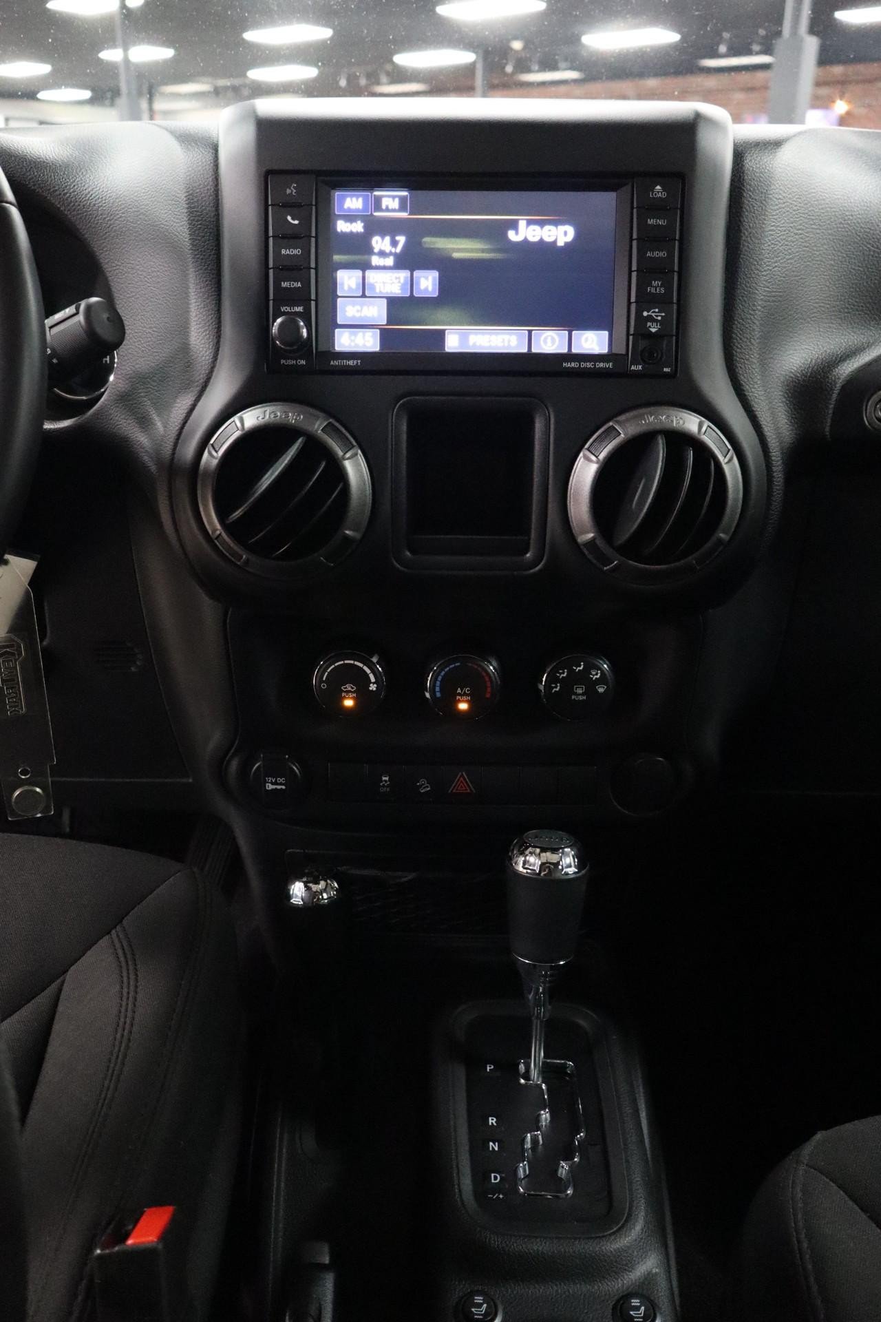 Used 2018 Jeep Wrangler Sport w/ Connectivity Group AWD/4WD image 14