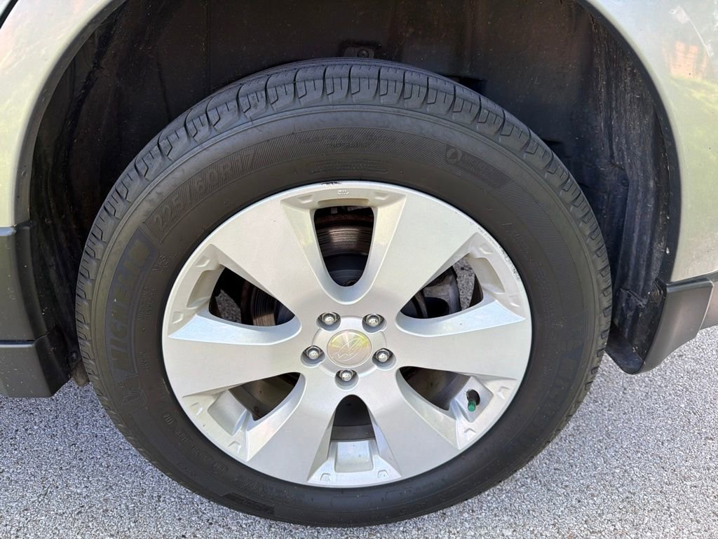 Used 2010 Subaru Outback 2.5i Premium AWD/4WD image 21