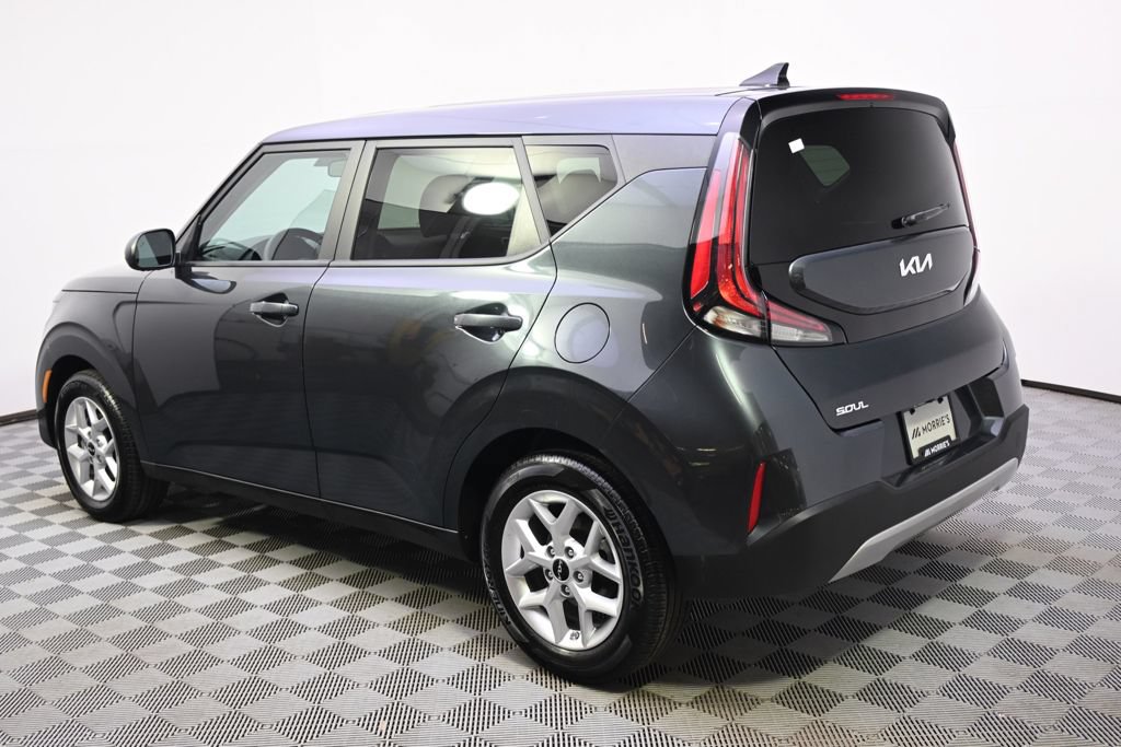 Used 2025 Kia Soul LX w/ LX Technology Package FWD image 3