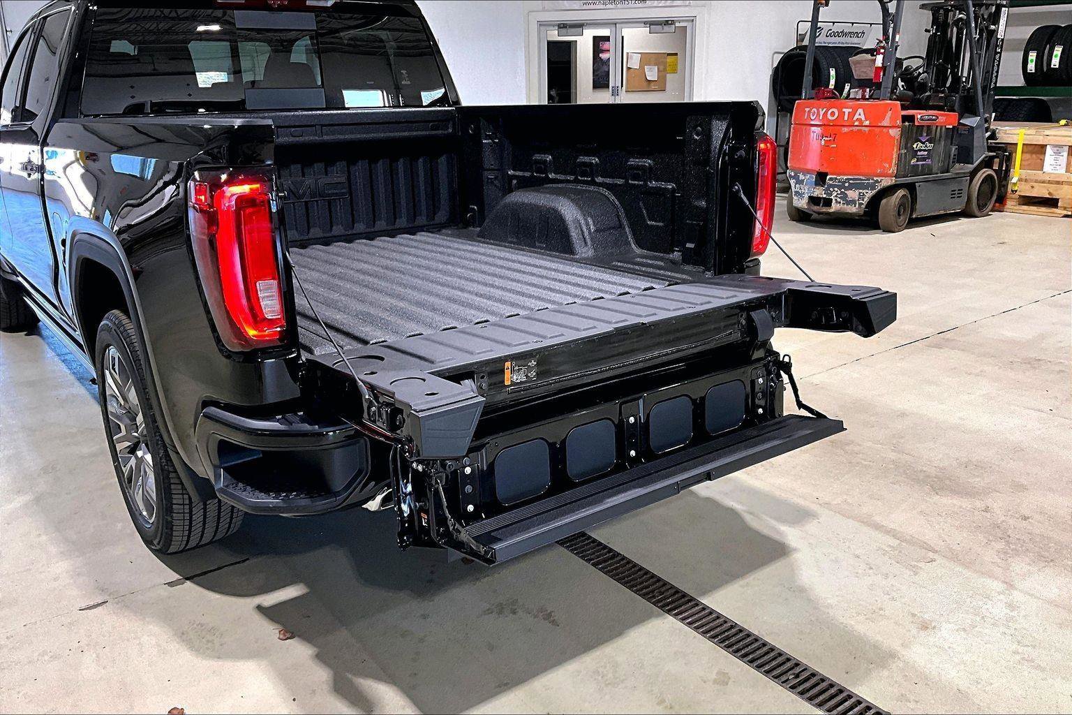 New 2026 GMC Sierra 1500 Denali w/ Denali Reserve Package image 21