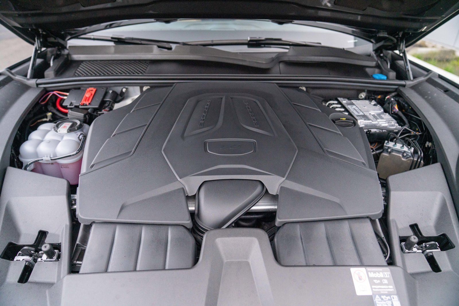 Certified 2026 Porsche Cayenne AWD/4WD image 27