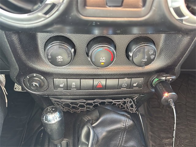 Used 2016 Jeep Wrangler Unlimited Sahara w/ Connectivity Group image 26