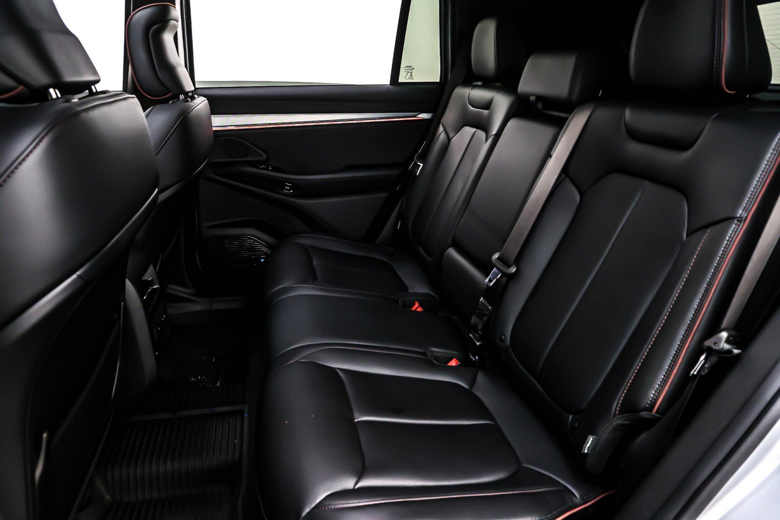 Used 2025 Jeep Wagoneer S Launch Edition image 8