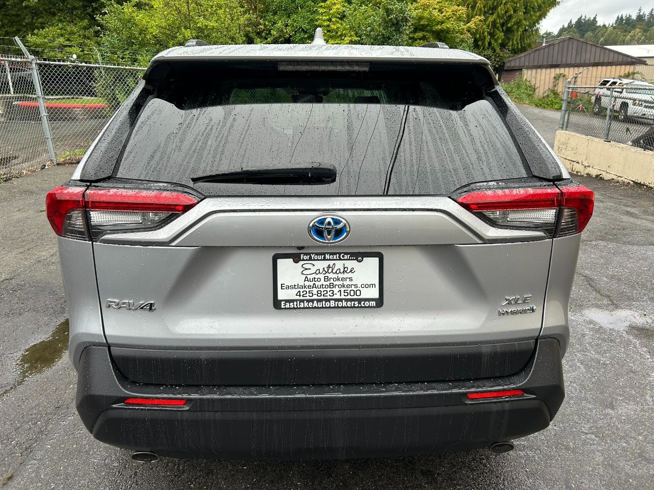 Used 2021 Toyota RAV4 XLE Premium AWD/4WD image 6