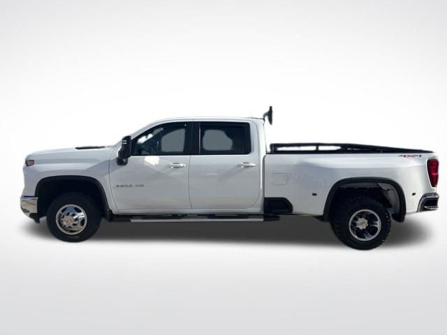 Used 2024 Chevrolet Silverado 3500 LT w/ Convenience Package image 5