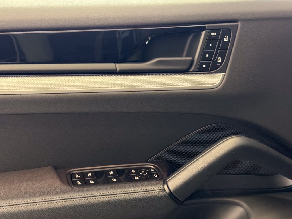 Certified 2026 Porsche Cayenne AWD/4WD image 14