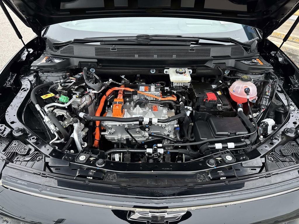 Used 2025 Chevrolet Equinox EV LT w/ Convenience Package II image 3