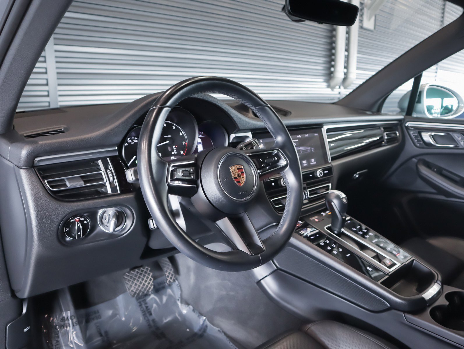 Certified 2022 Porsche Macan AWD/4WD image 4