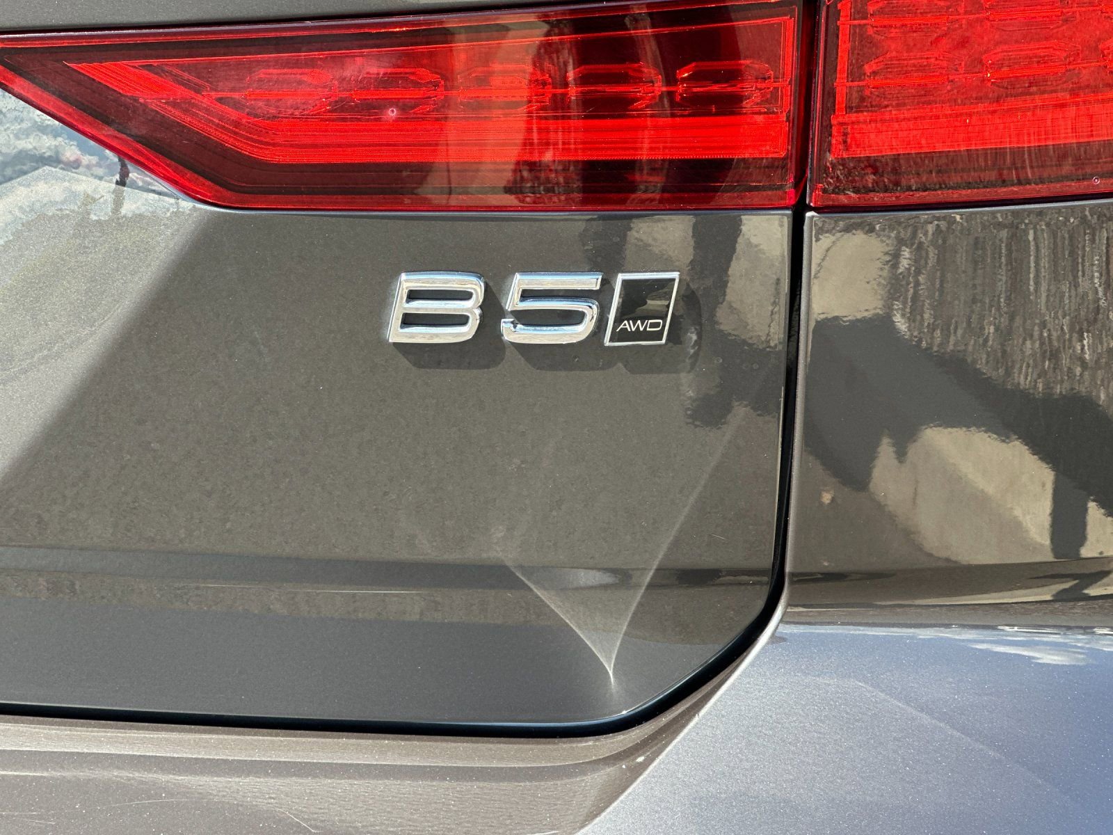 Used 2025 Volvo V60 B5 Cross Country Plus image 32