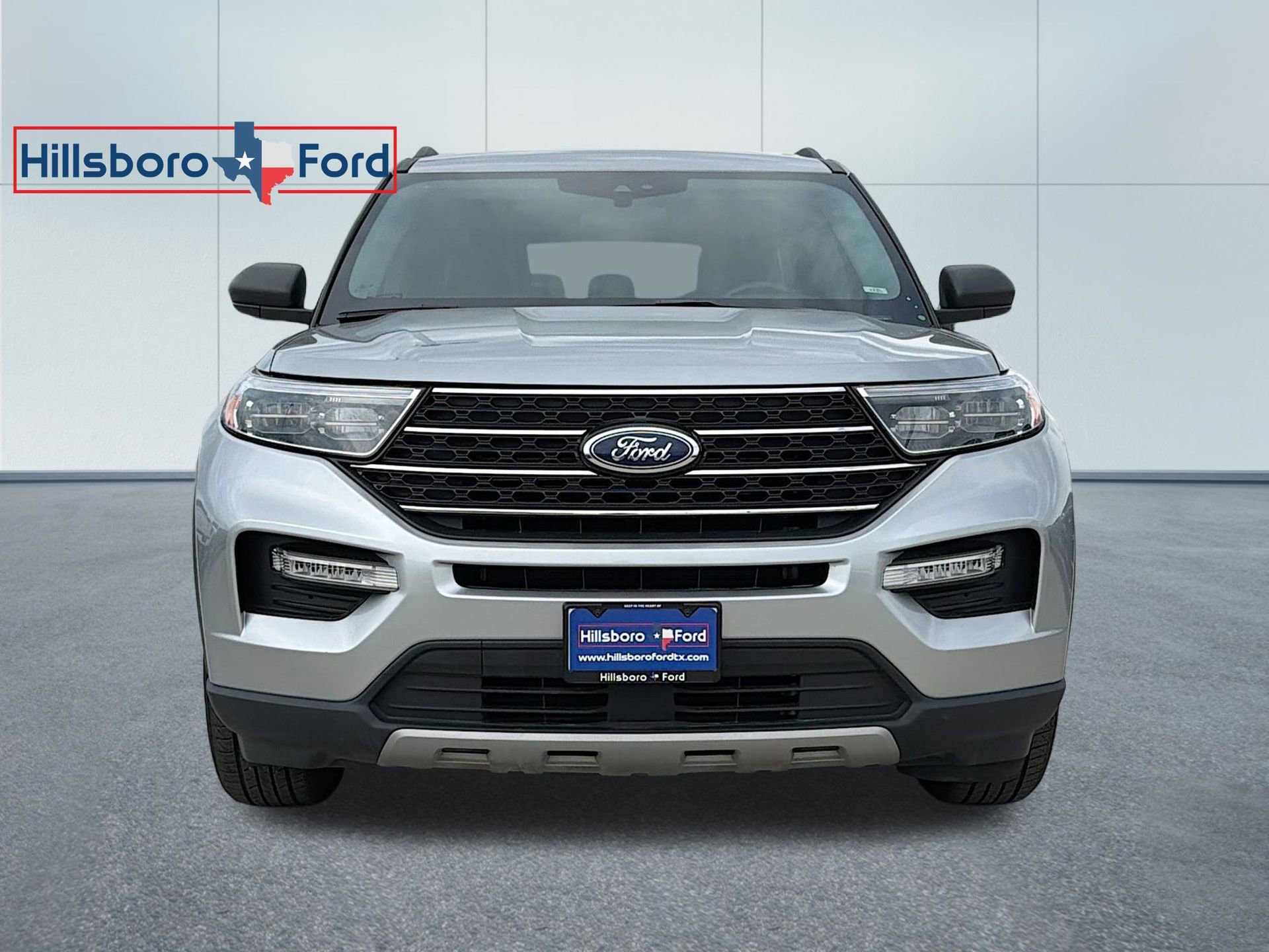 Used 2023 Ford Explorer XLT w/ Equipment Group 202A image 2