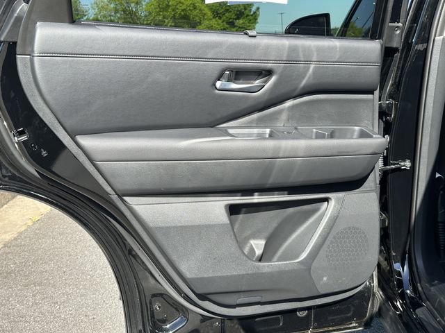 Certified 2025 Nissan Pathfinder SL w/ Black Appearance Package image 23