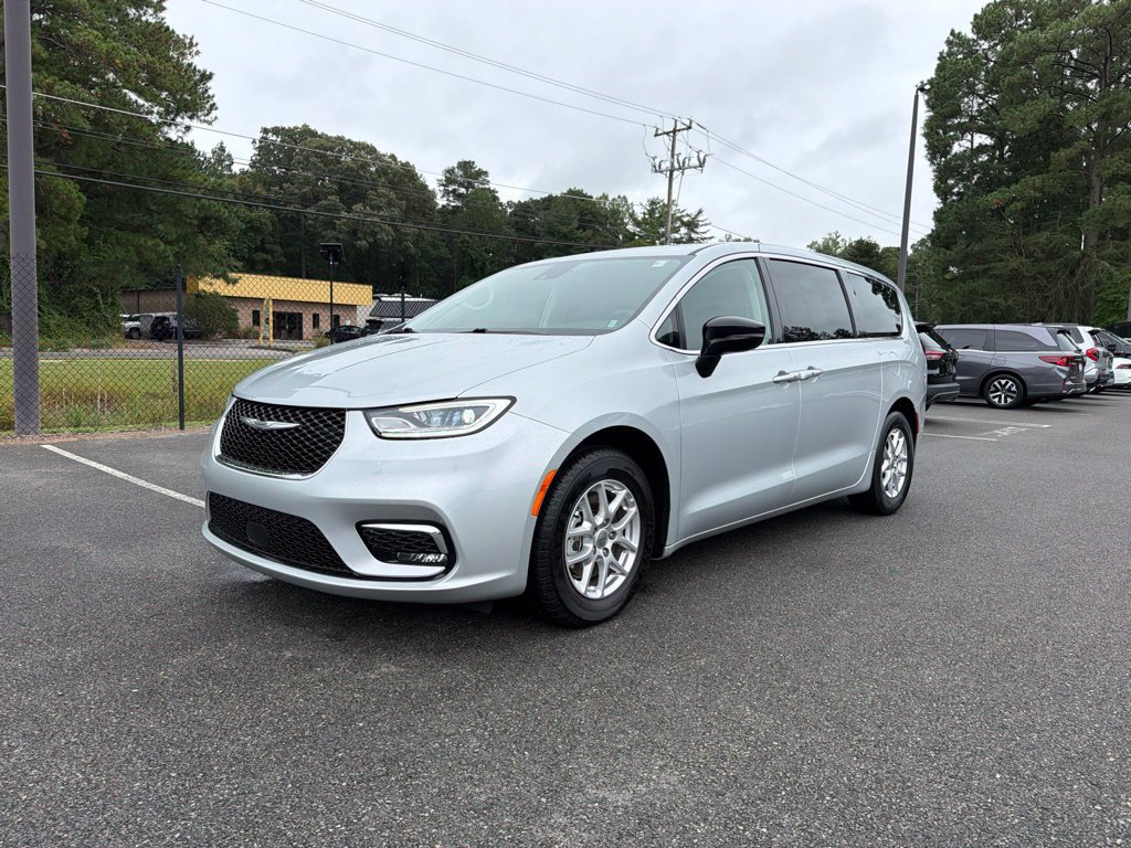 Used 2024 Chrysler Pacifica Touring-L FWD image 1