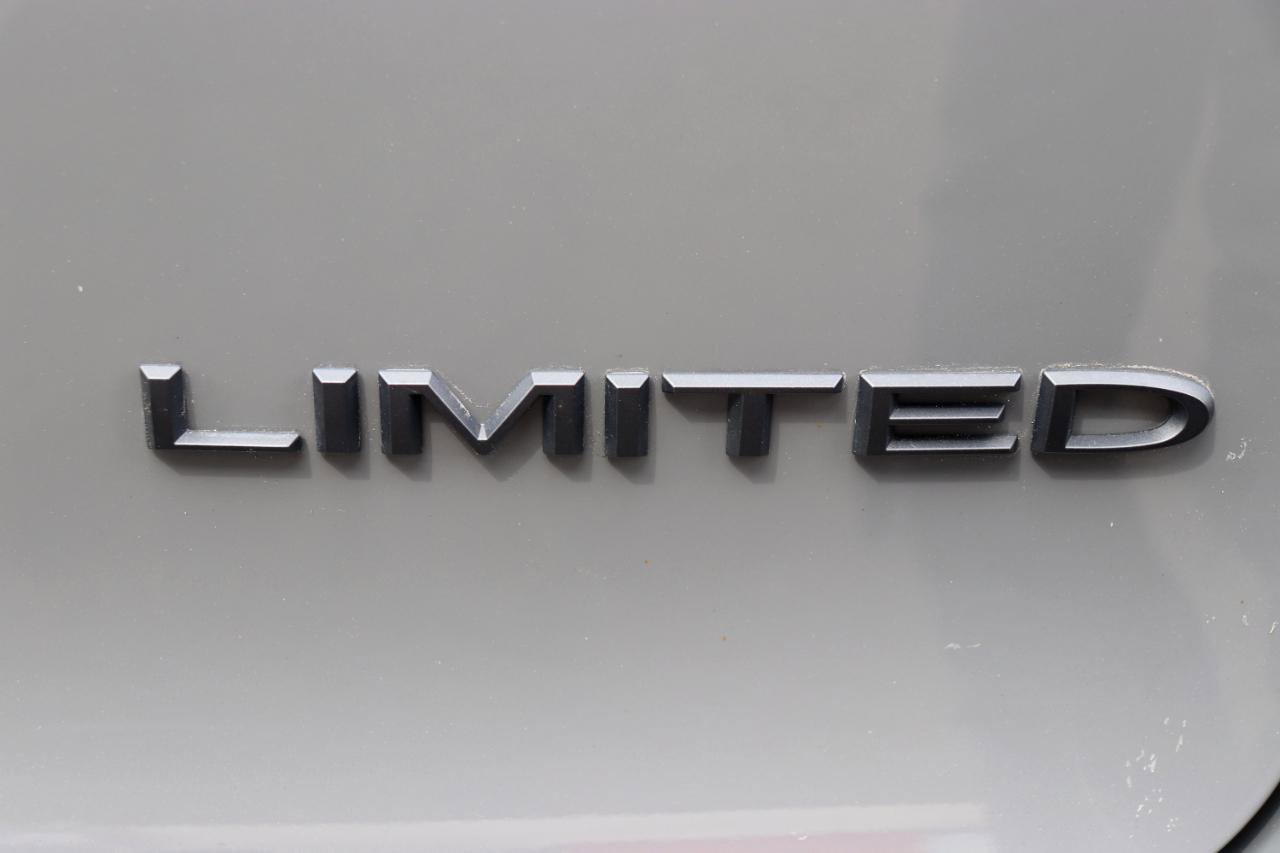 Used 2025 Chrysler Pacifica Limited image 67