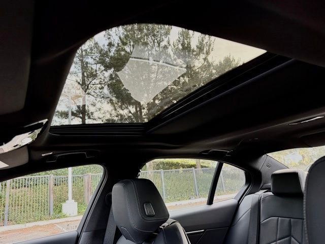 New 2026 BMW i5 eDrive40 w/ Premium Package image 20