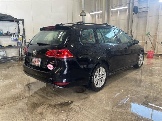 Used 2017 Volkswagen Golf S image 4