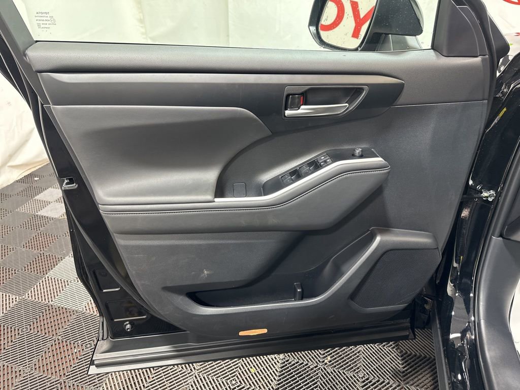 New 2026 Toyota Highlander XLE image 23