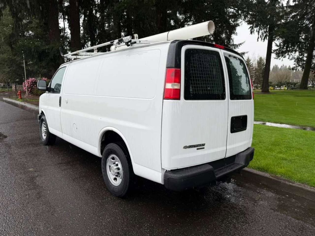 Used 2013 Chevrolet Express 2500 image 3