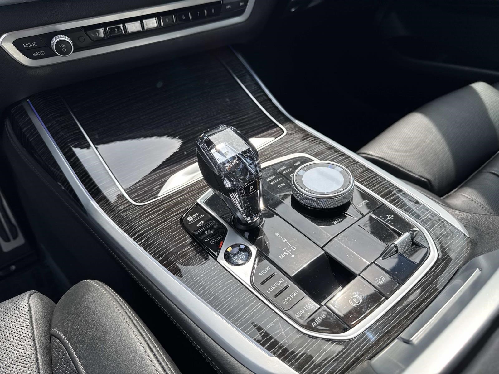 Used 2022 BMW X7 M50i w/ Executive Package image 27