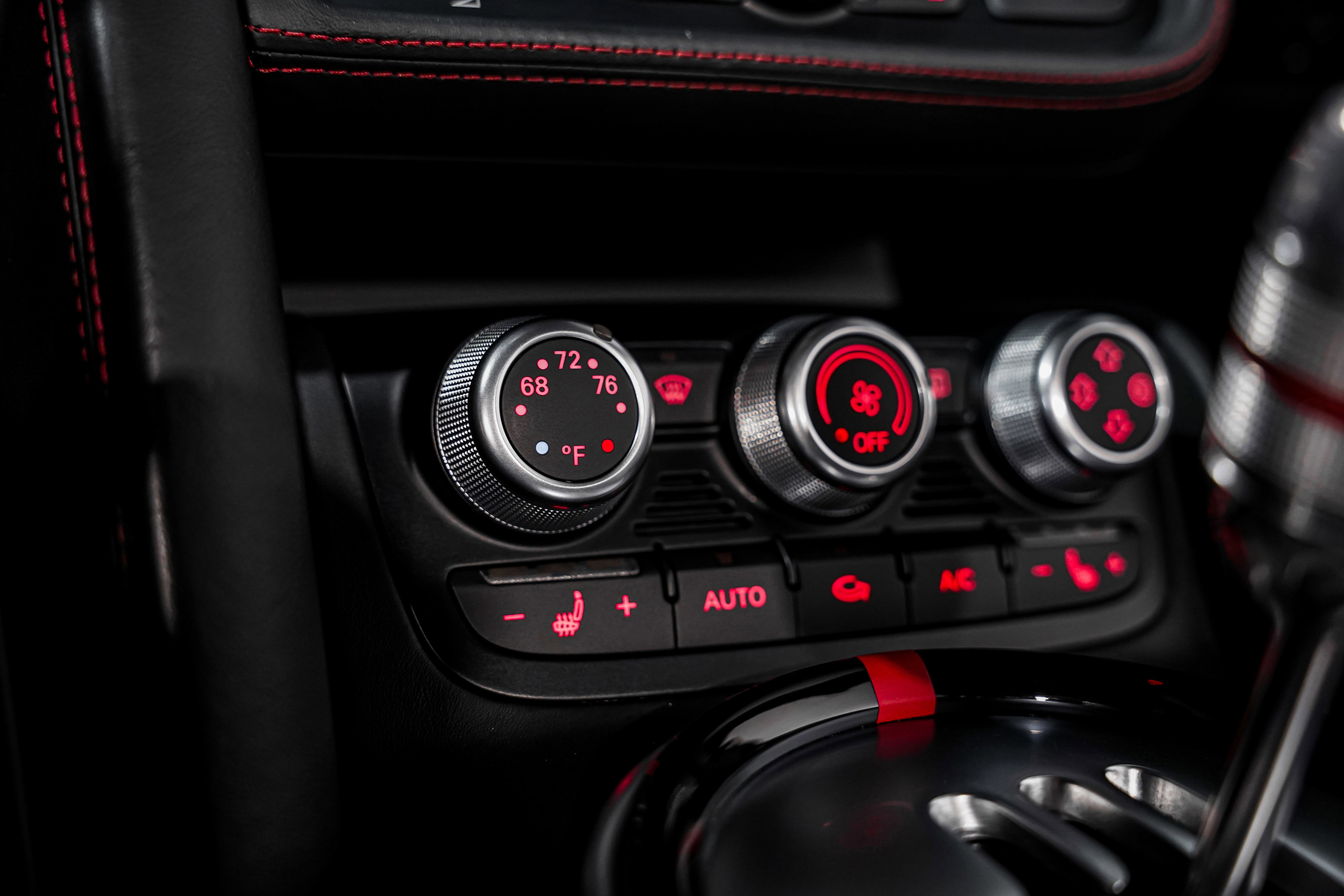 Used 2014 Audi R8 V8 w/ Full Leather Package image 14