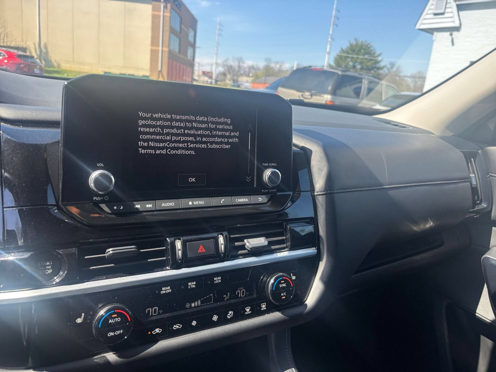 Used 2025 Nissan Pathfinder SV FWD image 37